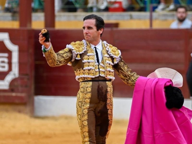 Juan Ortega convierte la falta de raza del lote en una demostración de oficio y pureza