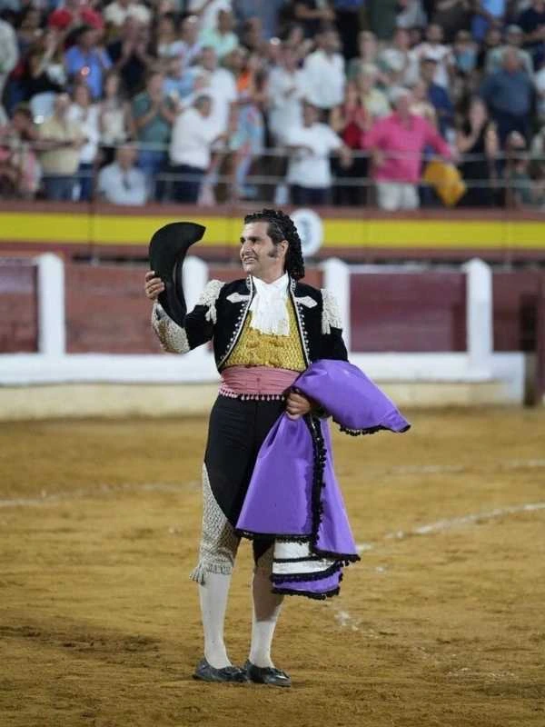 Morante deslumbra en Mérida y solo la espada le aparta del triunfo