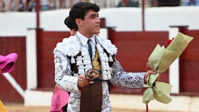 Jarocho y Rubén Sanz destacan en Almazán ante una corrida desigual de El Pilar