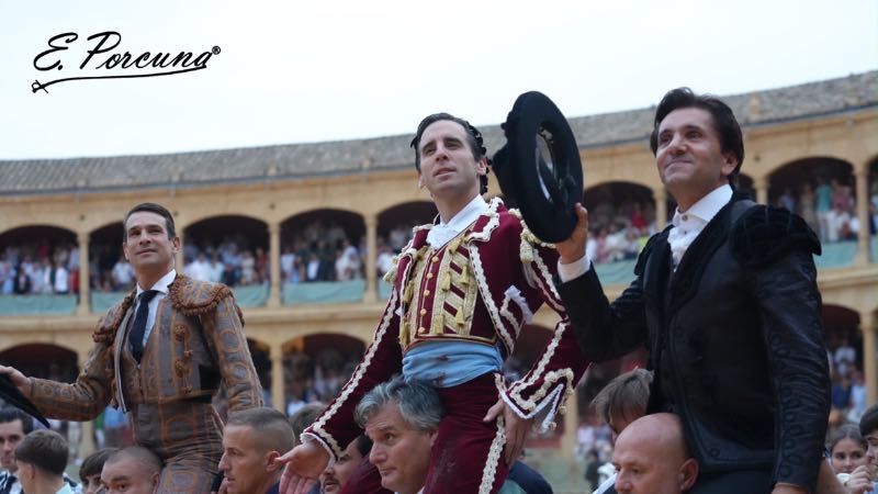 Ventura, Manzanares y Ortega salen a hombros en una tarde para el recuerdo en Ronda