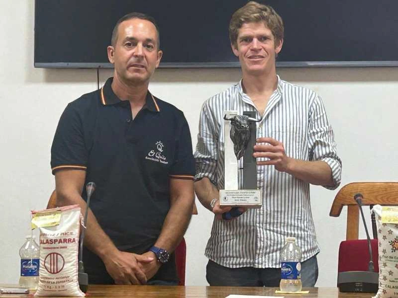 Borja Jiménez triunfa en Calasparra al recoger el premio al 'Mejor Matador de Toros 2025'