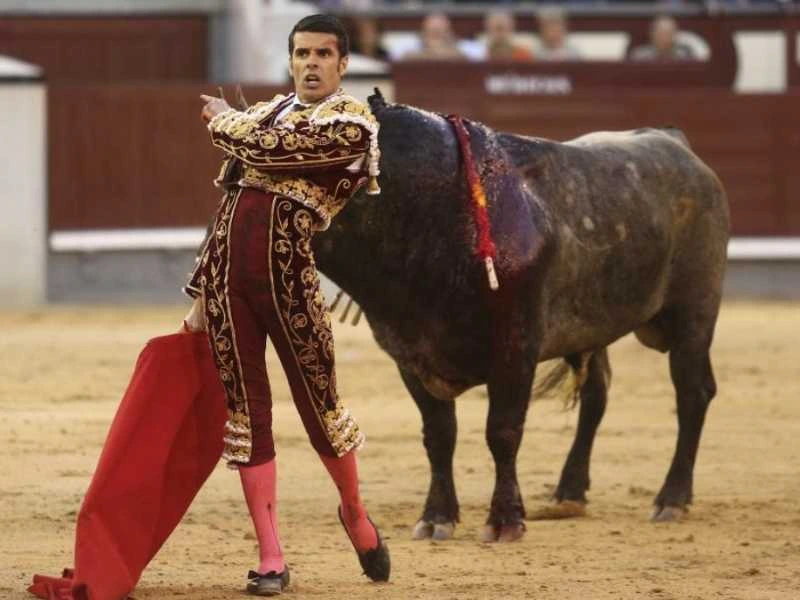 Emilio de Justo toma el relevo de Morante en Navalcarnero