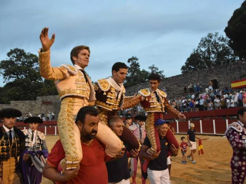 Historica alternativa de Valentín Hoyos con Borja Jiménez y Diosleguarde con tres orejas por coleta en Bejar