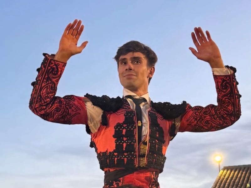 Julio Romero y Núñez De Molina triunfan en Las Virtudes con los novillos de Los Ronceles