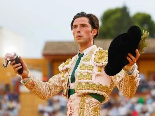 Ángel Jiménez "El Astigitano" apoderado por Alfredo Ríos "El Conde"
