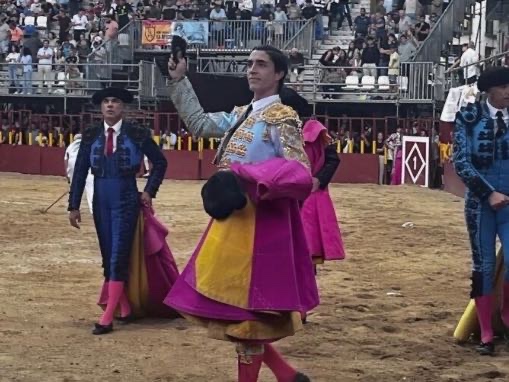 El gran momento de El Mene: Oreja en Arganda ante un deslucido encierro de Valdefresno