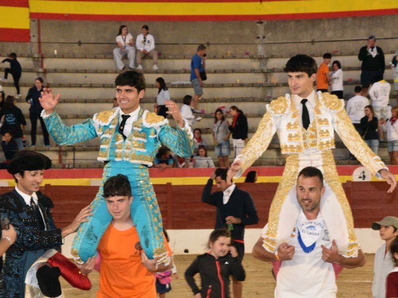 Triunfal cierre de feria en El Casar