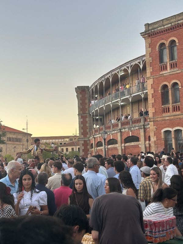 David de Miranda cuaja al sexto y abre la primera puerta grande de la Feria Virgen de La Vega