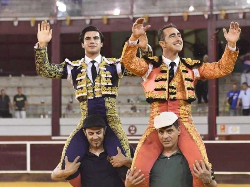 Antonio Ferrera, El Fandi y Jesús Enrique Colombo, a hombros en una apoteósica corrida en Villarrubia de los Ojos