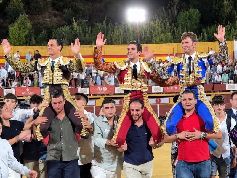 El Payo, Galván y Daniel Crespo abren la Puerta Grande de Ubrique con una interesante corrida de Adolfo Martín