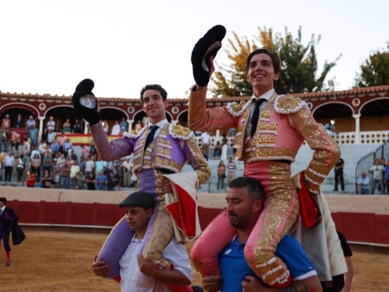 El gran momento de Julio Norte y la pureza de Víctor Hernández abren la puerta grande en Valencia de Don Juan
