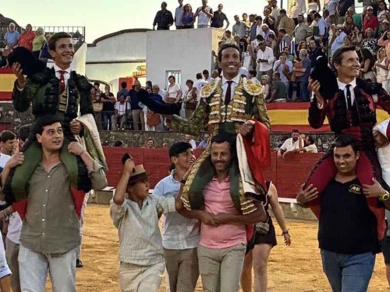 Diego Urdiales, David de Miranda y Javier Zulueta salen a hombros en Cortegana