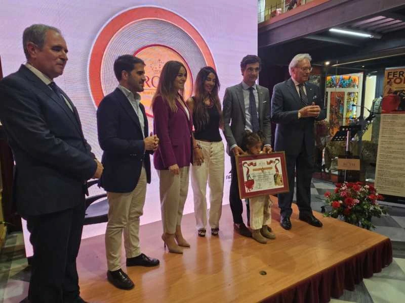 Paco Ureña recibe la Medalla de Oro del Real Club Taurino de Murcia por sus veinte años de alternativa