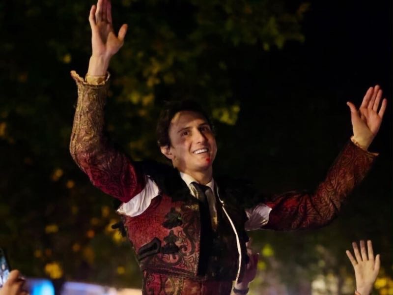 Roca Rey conquista la Puerta de los Cónsules a golpe de valor 