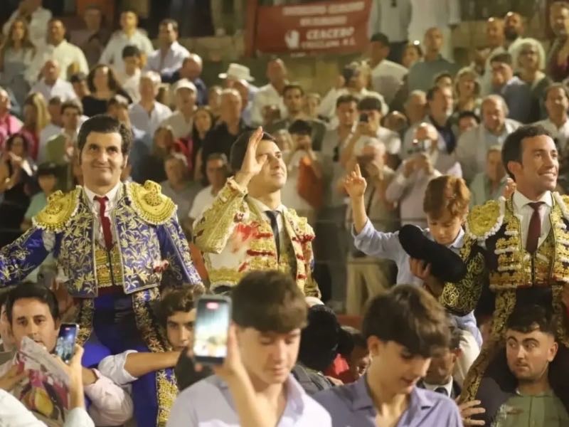 Una tarde de ensueño en Úbeda con Morante Roca Rey y David de Miranda por la puerta grande