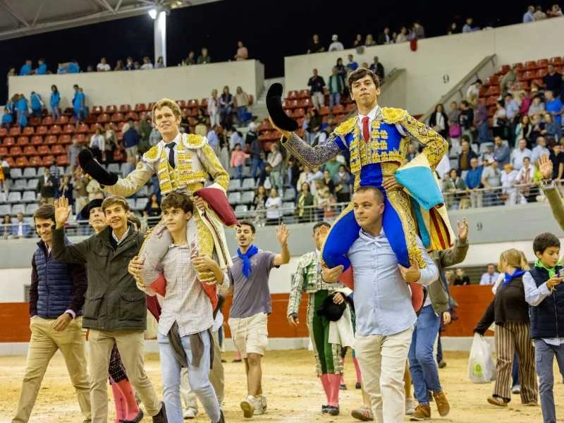 Borja Jiménez y Julio Méndez salen a hombros en el arranque de la Feria de San Miguel de Las Rozas