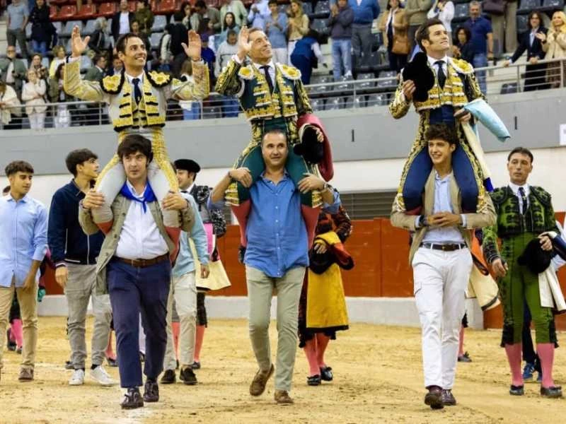 Escribano, Garrido y Gómez del Pilar se recrean con una buena corrida de Adolfo Martín en Las Rozas