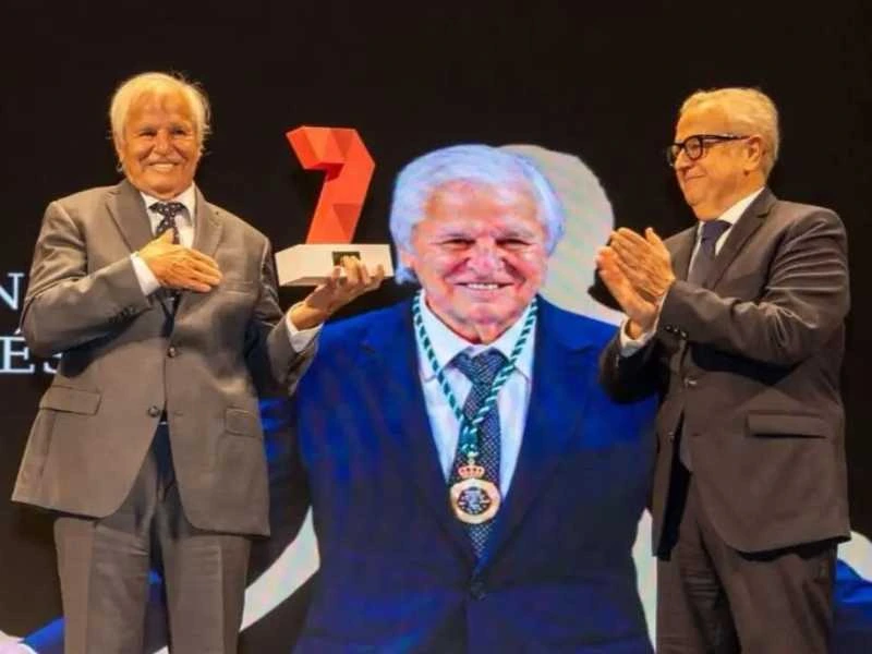 Manuel Benítez 'El Cordobés', Premio Leyenda en la gala del V aniversario de 7TV Córdoba